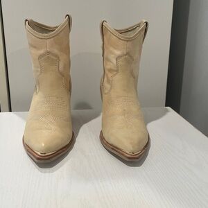 Women’s Dolce Vita Nashe Cream ,light Beige color leather Western Ankle Boots